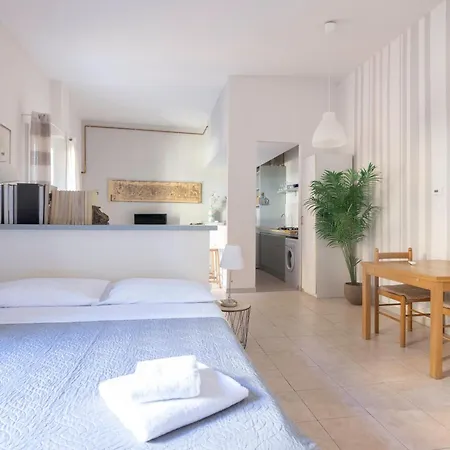 Santo Stefano, By Short Holidays شقة